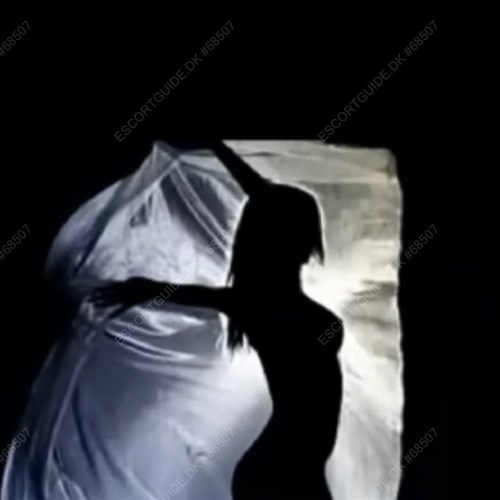 Sommer tilbud B2B 30min/600. Bella er Bedste erotiske hot massage du leder efter 🫦