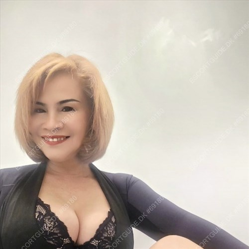  Vicky  ;  Vi lækker rigtigt god massage+megafransk 30min 800kr Åbent 07-22 Valby 