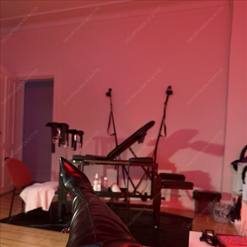 MASSAGE,BDSM ROOM! COME AND LET ME PLAY WITH YOU!!!!