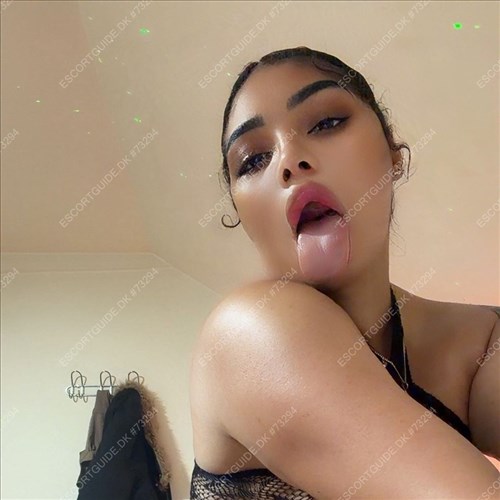 I'm SOPHIA, a great professional blowjob giver with a big ass 🍑 New in DK 💦🍑🌹 Party 24/7 🎉