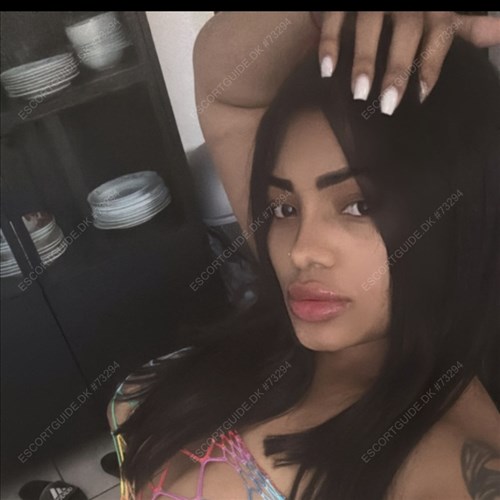 I'm SOPHIA, a great professional blowjob giver with a big ass 🍑 New in DK 💦🍑🌹 Party 24/7 🎉