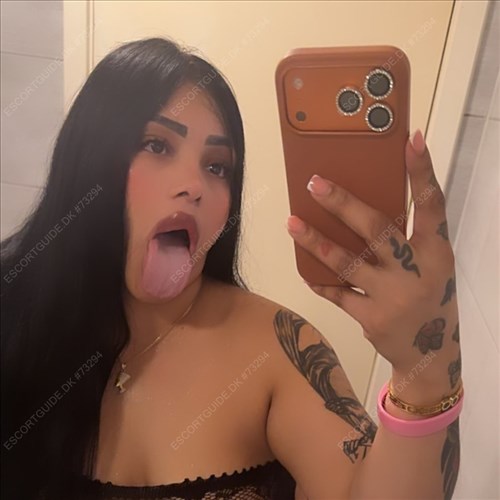 I'm SOPHIA, a great professional blowjob giver with a big ass 🍑 New in DK 💦🍑🌹 Party 24/7 🎉