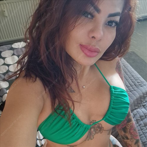 Alessandra hot colombiana waiting for a lot 🍆👅💦