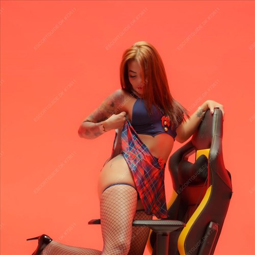 Alessandra hot colombiana waiting for a lot 🍆👅💦