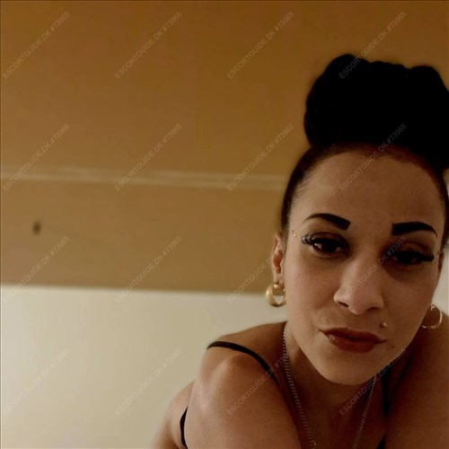  IN  AMAGER SELENA 19  YEARS LITTLE  BODY 30 MIN  1300 KR SZEX BJ WITHOUT CASH OR MOBILPAY 