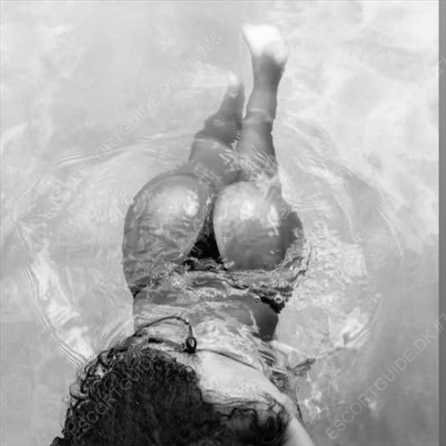 Beautiful Naomi Cuba. Erotic massages  SØBORG 